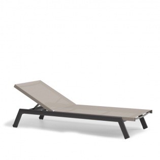 Kettal MOLO Sonnenliege mit kleinen Rollen