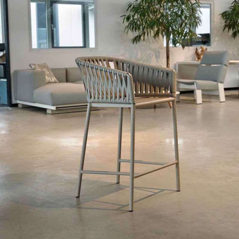 Kettal BITTA niedriger Barhocker Pumice/Silver Leaf